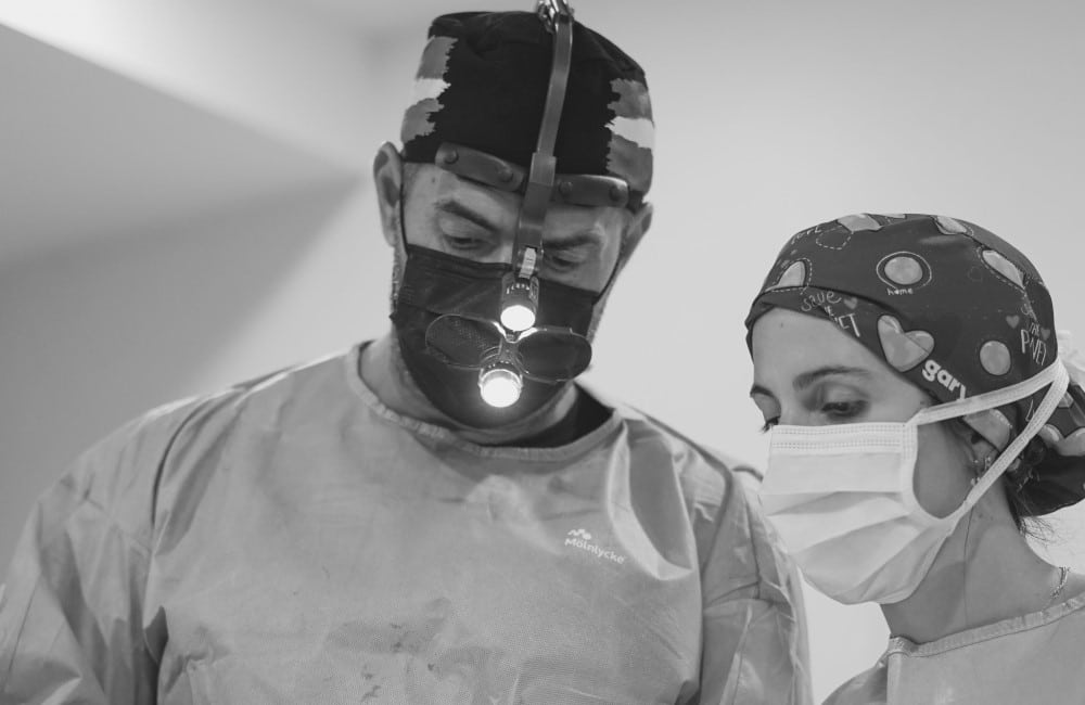 DSC01796 Equipo médico durante una cirugía estética en Cirumed Clinic, Marbella - España.